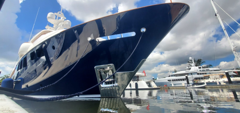 a sparkling clean hull cleaned by the professional team at Barnacle King